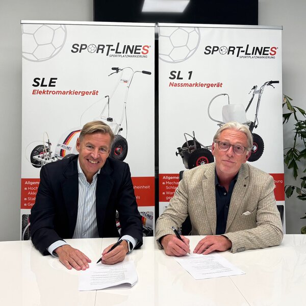 Guido Janssen (CEO Lumiforte) and Ronny Maex (Managing Director Sportlines)
